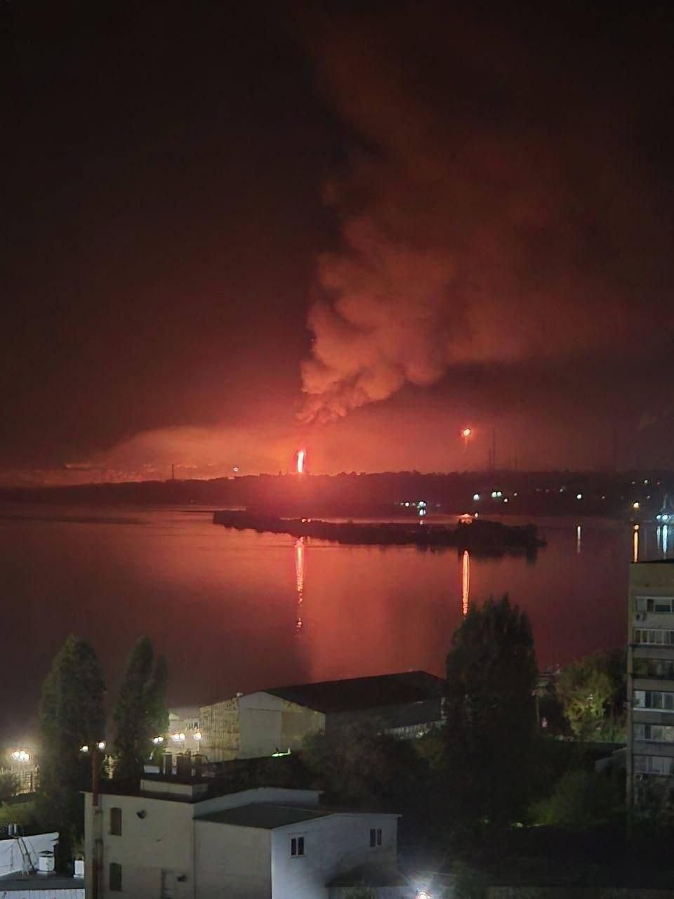 Уражено Саратовський НПЗ та логістичні об’єкти армії РФ в окупованих Розкішному і Довжанську на Луганщині, Джерело: https://censor.net/ua/n3582987