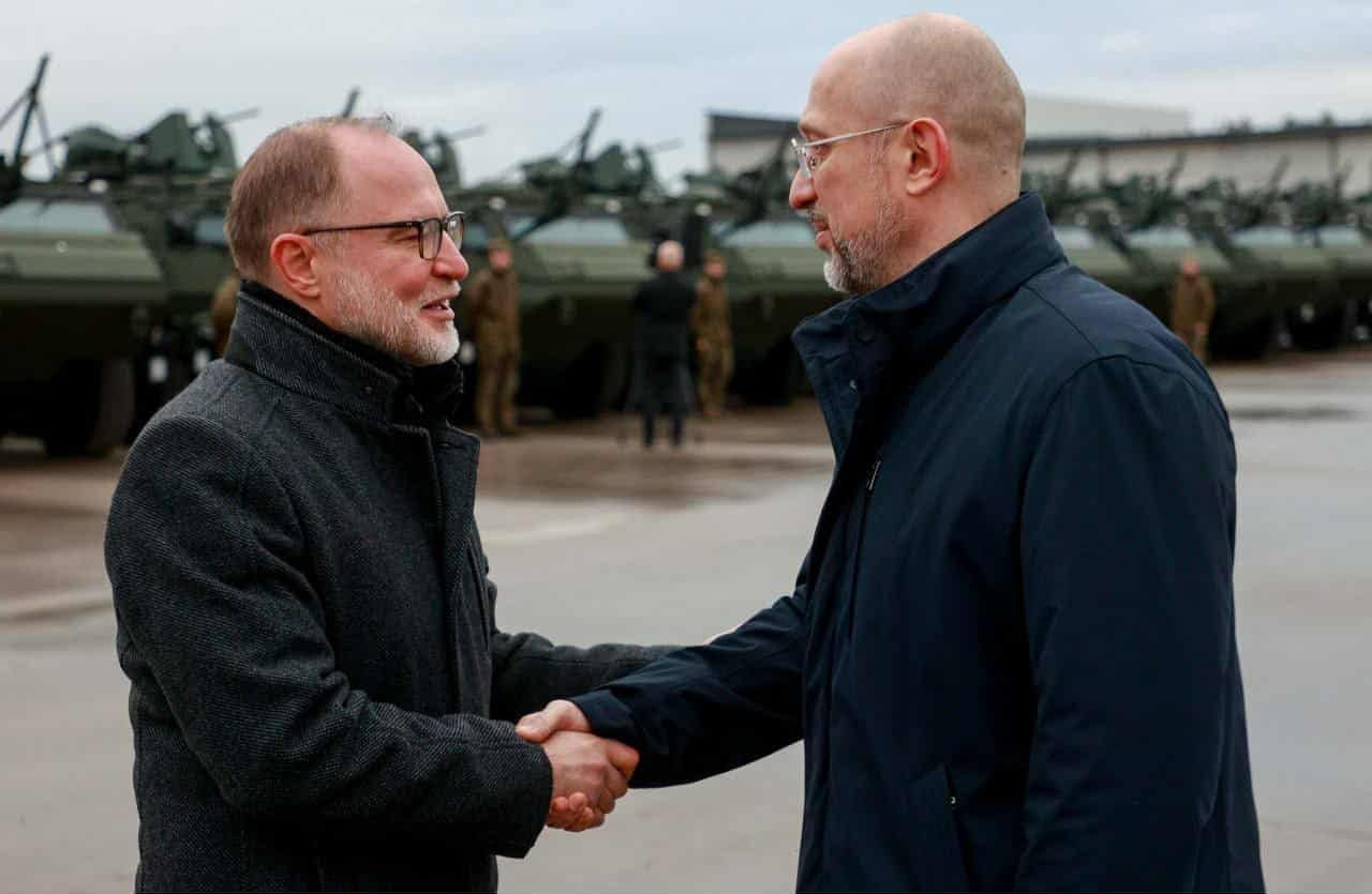 Україна отримала від Латвії 21 бронетранспортер Patria 6x6, фото