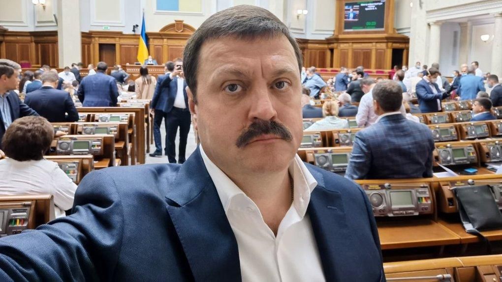 «Пральня» на $100 млн: у центрі Києва викрили офіс родини зрадника Деркача