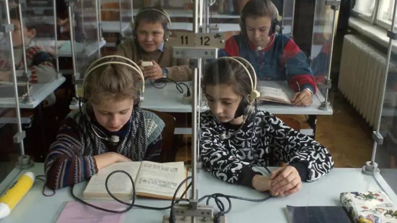 Володіння кількома мовами може допомогти уповільнити старіння - дослідження