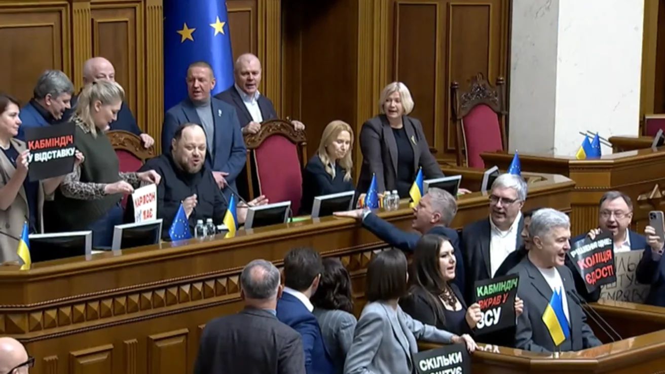 Блокування трибуни парламенту францією Європейська солідарність"..