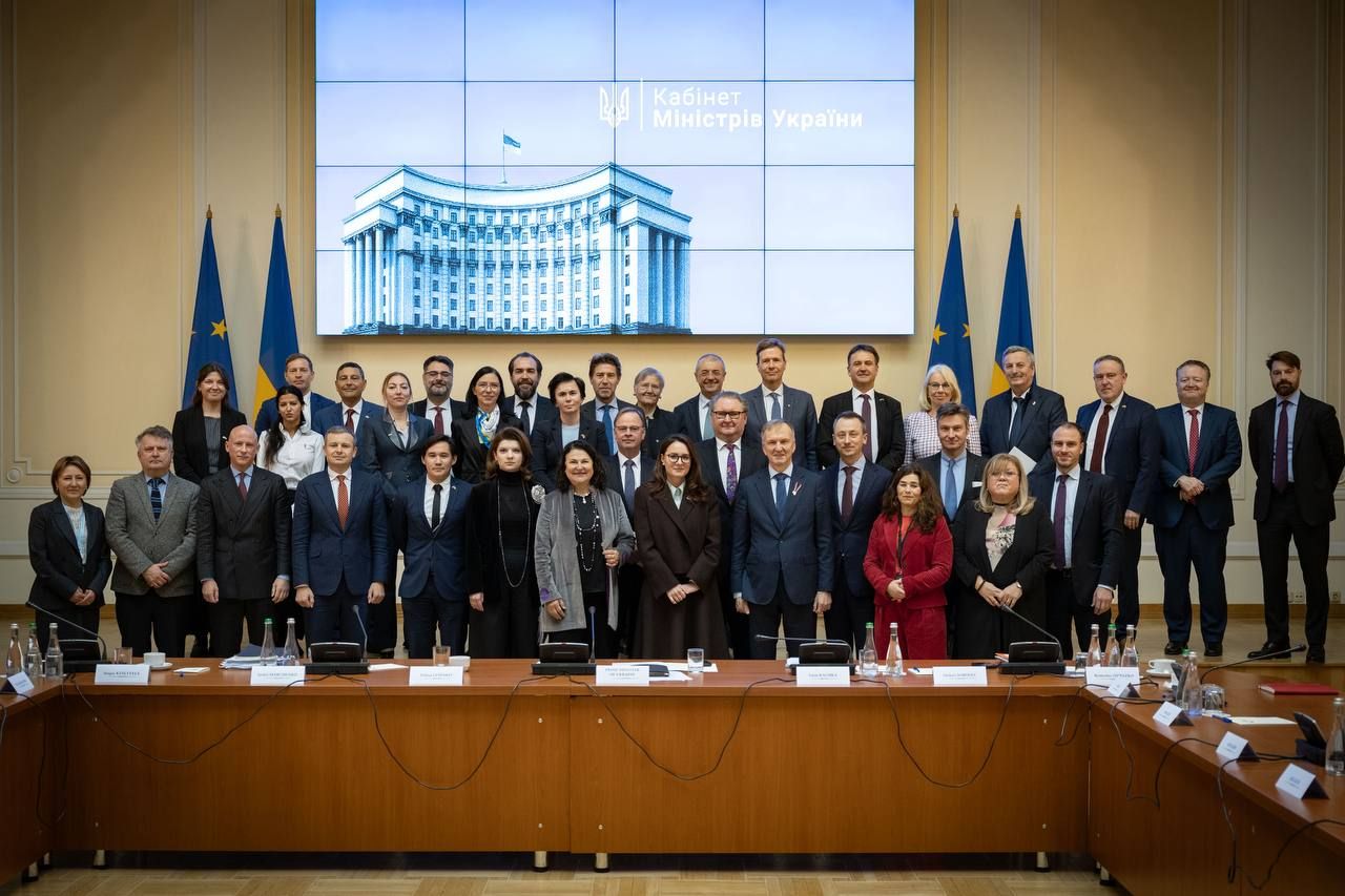 Посли держав-членів ЄС. з предстаниками українського уряду.