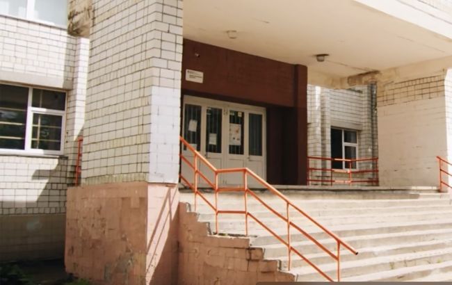 У Львові на подвір'ї школи відбулась стрілянина (кадр із відео: school13.lviv.ua)
