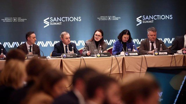 Дебютний Санкційний саміт почав роботу в Києві