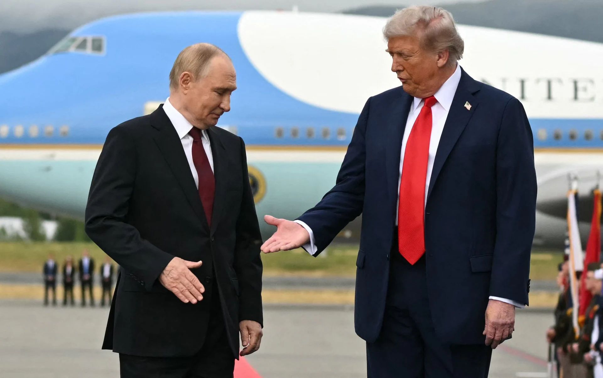 Трамп фактично «передає» путіну окуповані території України - The Telegraph
