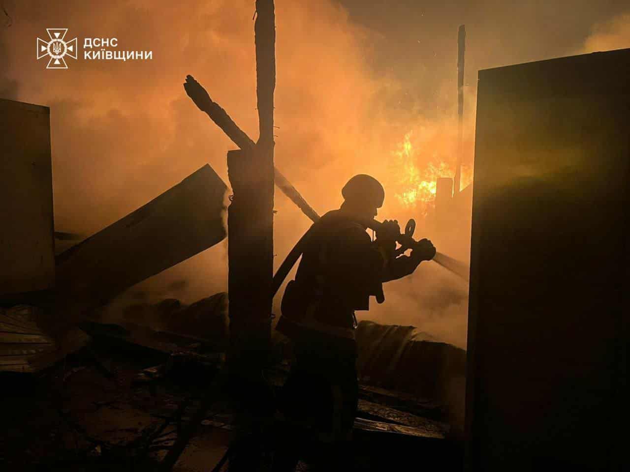 На Київщині рашисти зруйнували вокзал та депо, пошкоджено житло
