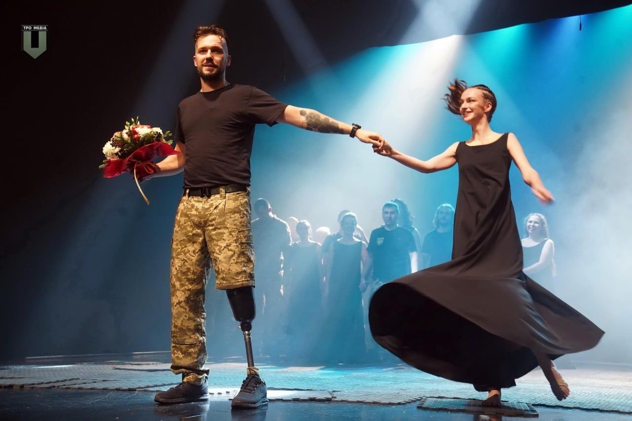 Повномасштабна «Енеїда». 16 акторів та акторок з бойовим досвідом і ранами грають на сцені