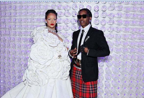 На ярмарку у Маямі Ріанна та A$AP Rocky з’явилися в образах культових супергеройських персонажів