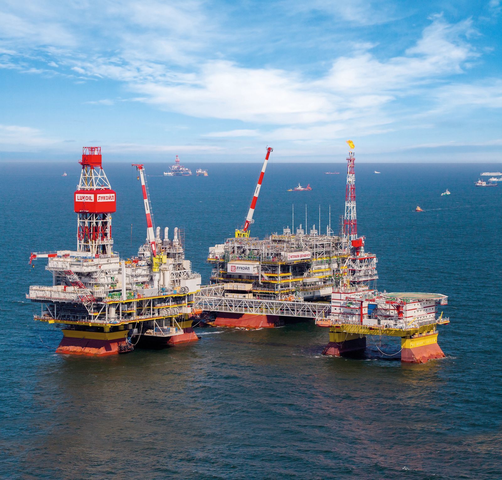 У Каспійському морі атаковано нафтовидобувну платформу «Лукойла»