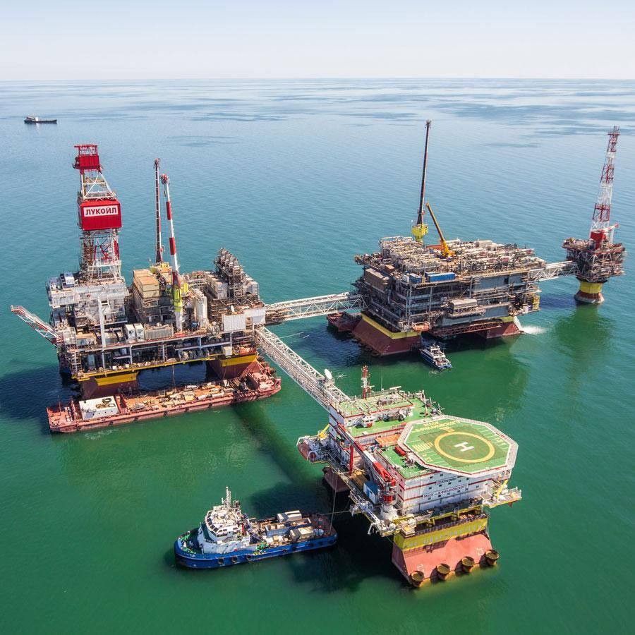 Настирні БПЛА: втретє за тиждень атаковано нафтовидобувні платформи рф на Каспії