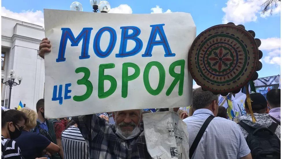 У 2025 році українська зміцнила свої позиції в соцмережах - дослідження