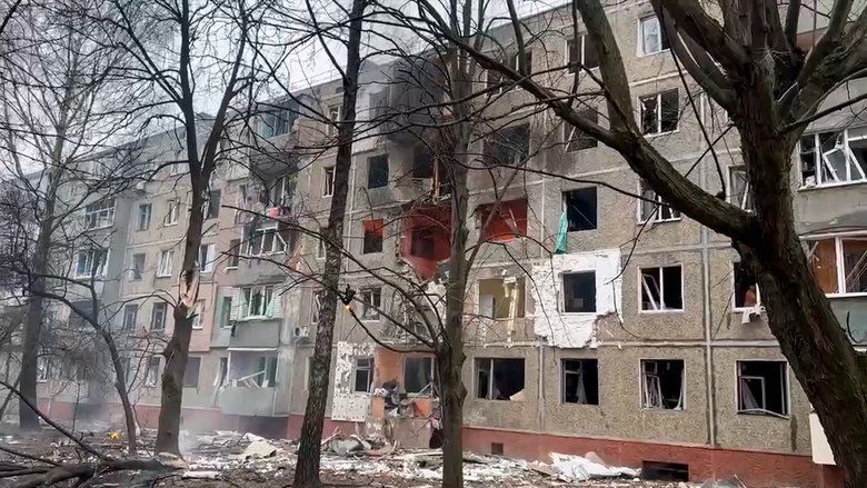 На Різдво ворог ударив по багатоповерхівці в Чернігові і по ринку в Херсоні
