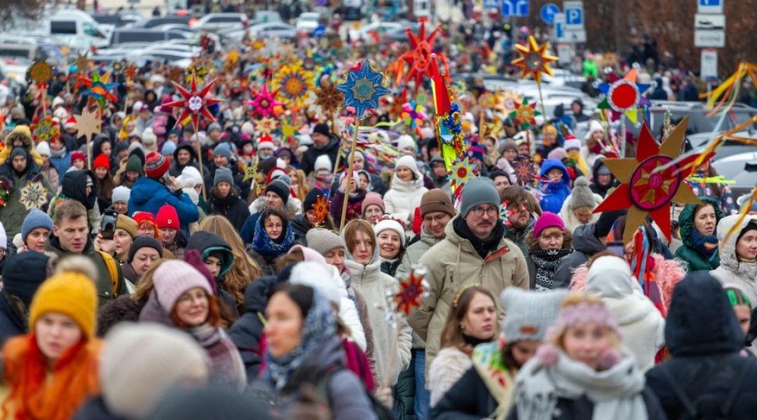 Різдвяна хода: центром Києва пройшли фольклорні гурти