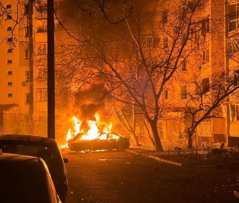 Пекельна Одеса: рашисти вгатили по багатоповерхівках, місто без світла і тепла, є постраждалі, фото