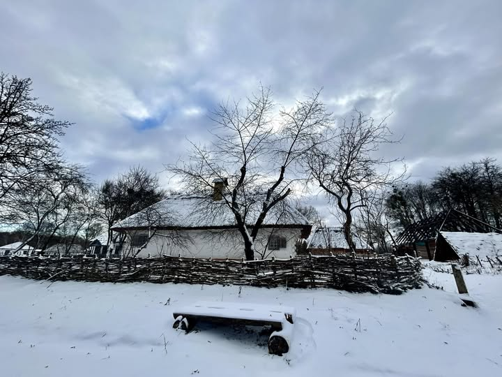 ФОТОФАКТИ: у морози після обстрілів росії — не лише Київ без світла та тепла