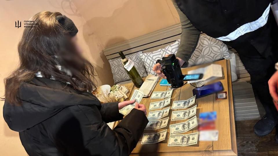 У Києві викрили агентку КДБ Білорусі з журналістським прикриттям.