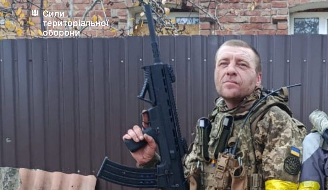 Поранений боєць 5-го батальйону 112 ОБр ТрО Володимир Александров ("Позитив")  вийшов з полону і виводив із собою двох окупантів.
