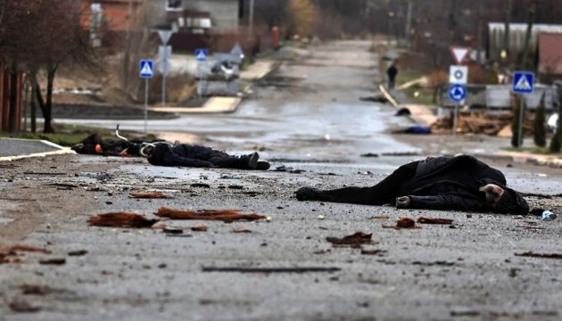 Тіла людей на вулицях Бучі вбитих російськими варварами.