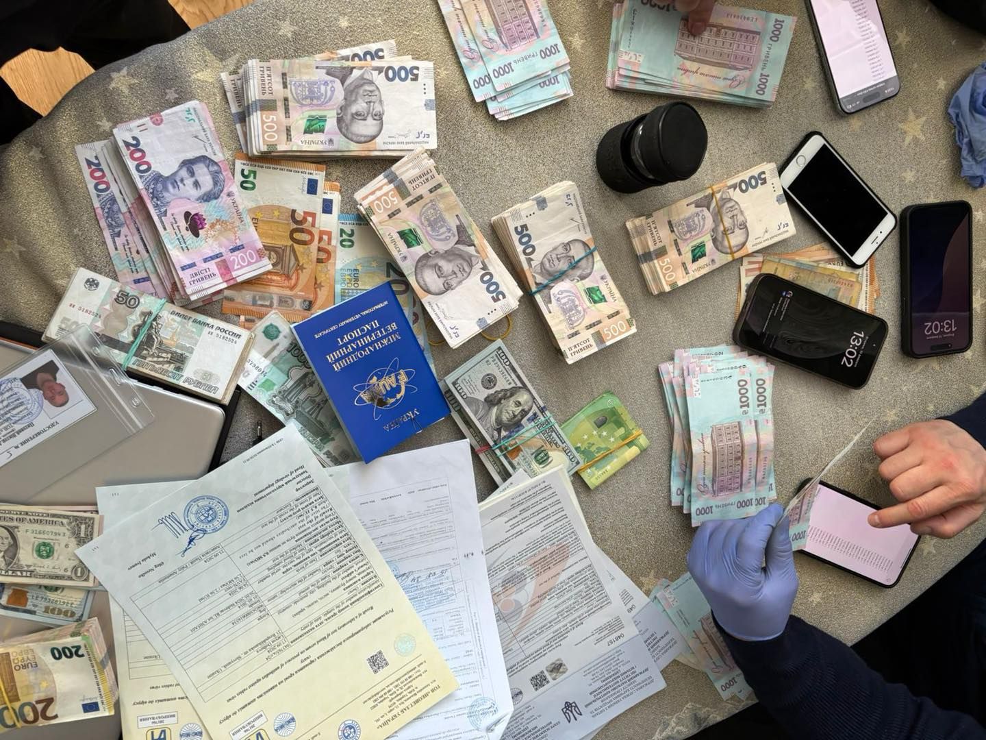 Штучні черги заради хабарів - викрито схему у ветеринарних закладах Києва.