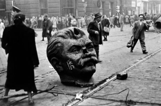 За протести проти радянської агресії в Угорщині 1956 року багато українців піддавалося  репресіям аж до позбавлення волі.