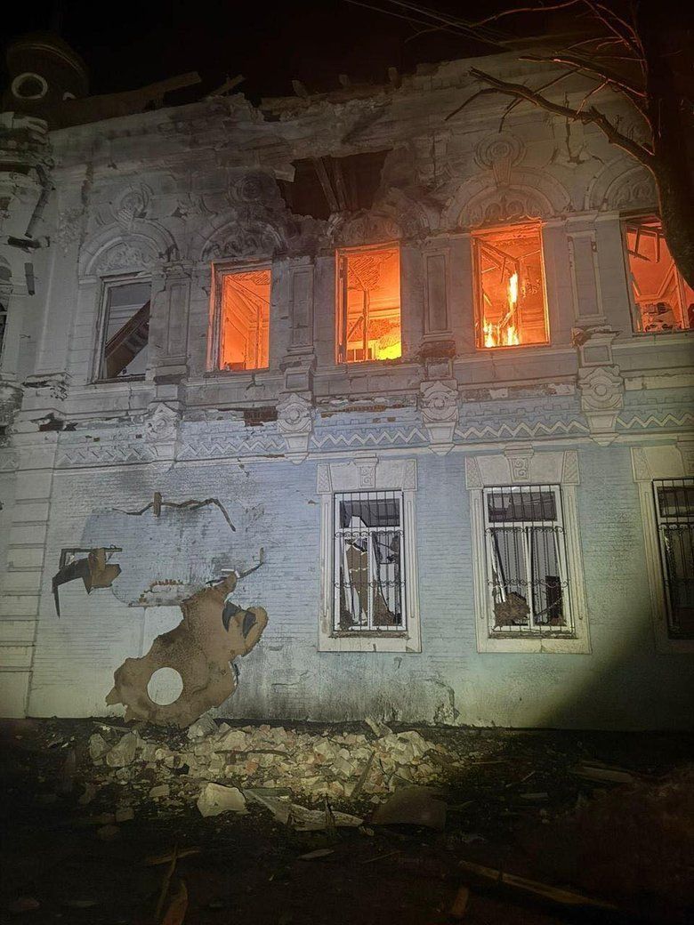 У Новгород-Сіверську знищено історичну будівлю бібліотеки, на Одещині – понівечено портову інфраструктуру