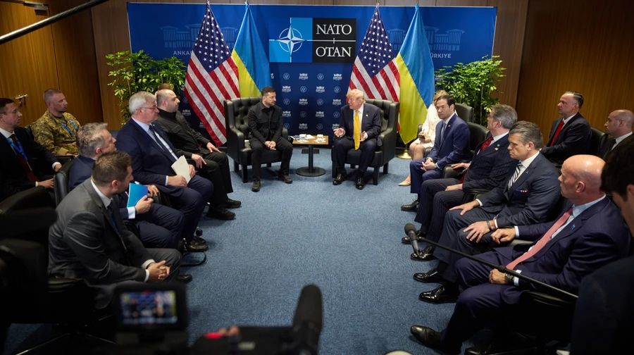 Зеленський зауважив, що вони із Трампом обговорили "деякі ідеї, які могли б зміцнити наші позиції та наблизити мир" .