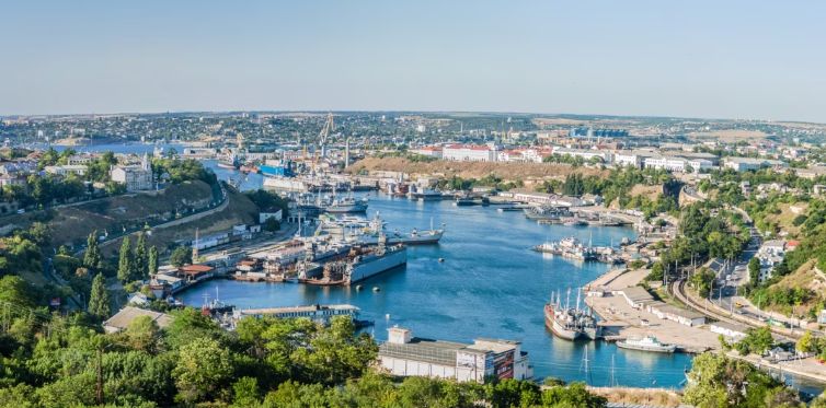 Крим опинився під масованою атакою дронів.