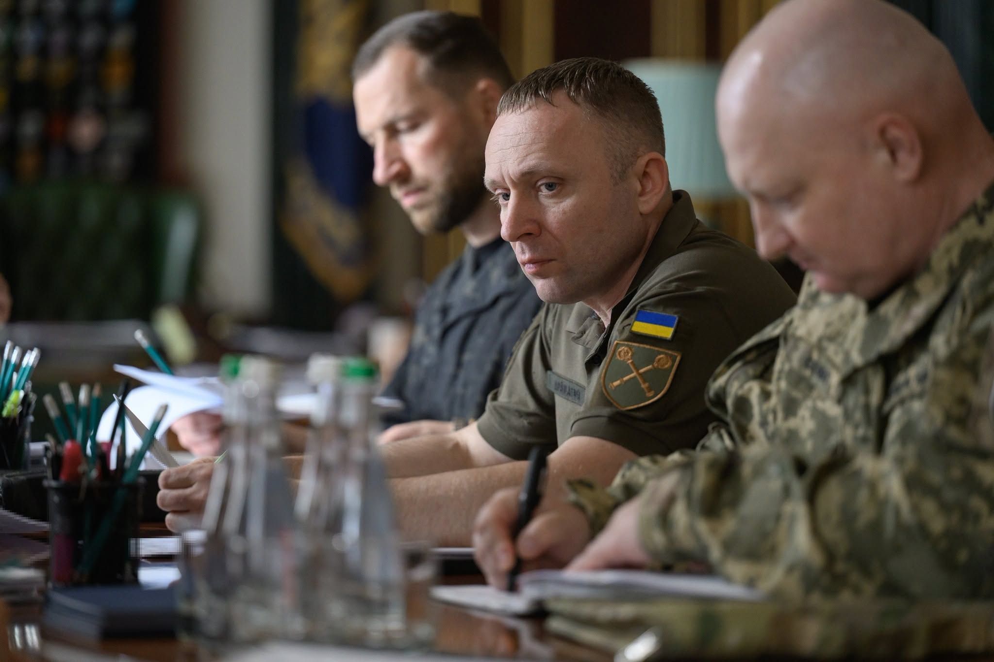 Хмара, Драпатий і Скибюк під час наради на Банковій.
