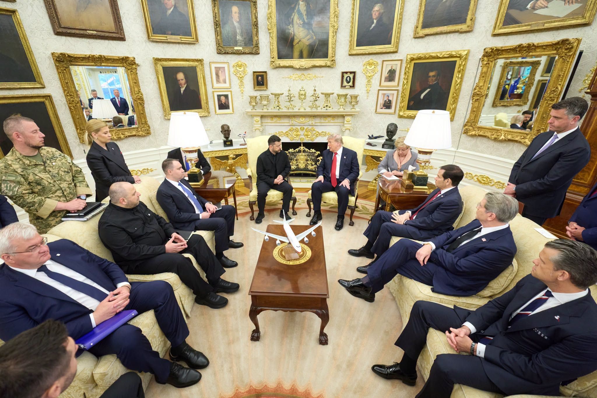 Зеленський розповів про результати переговорів з Трампом: Хороша зустріч, обговорили ППО та виробництво ракет Patriot.