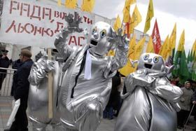 Серпом і молотом по Черновецькому