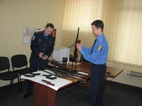 Усім роззброїтися!