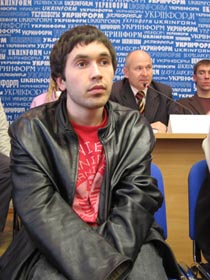 Прокинувся паралізованим...