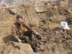 ...З обвалів випав череп дитини