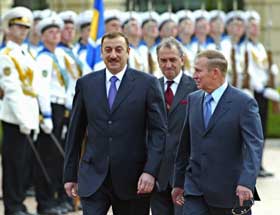 Кучма порахував за Маркса, Енгельса і за Алієва
