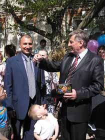 Хата дітьми багата