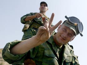 Яструб яструбу руки не подасть