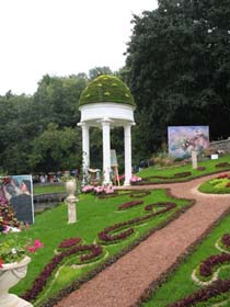 Серпень квітує