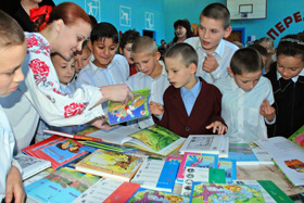 Дітки, читайте, книжка — це чудо!