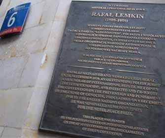 Він придумав слово «геноцид»