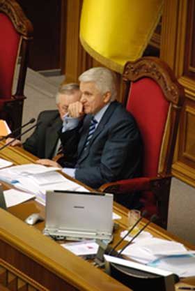 «Підписалися» на інтригу