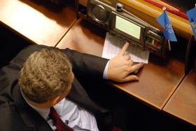 Кожні півроку Віктор Федорович із друзями...
