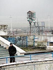 Криза жене за ґрати