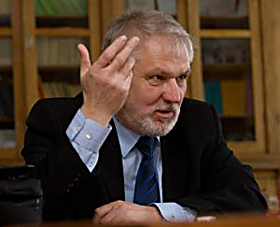 Робив свою справу, молячись у тиші