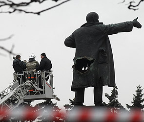 Вождь із діркою