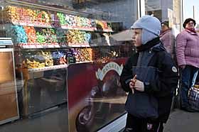Маля не іграшка — їсти просить