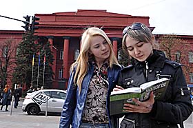 Одна сарделька і вісім виделок