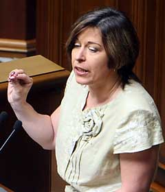 Ксенія Ляпіна: Позбавити партквитків Мартиненка і компанію — не головне