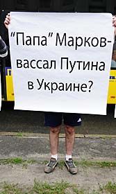 Тухлими яйцями і книжкою