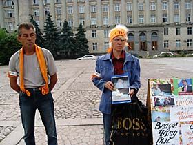 «Віддайте Женю!»