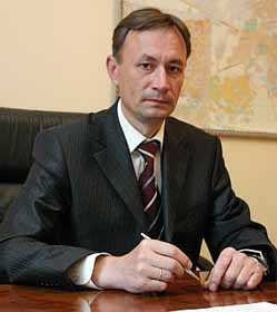 Обухом біля під’їзду